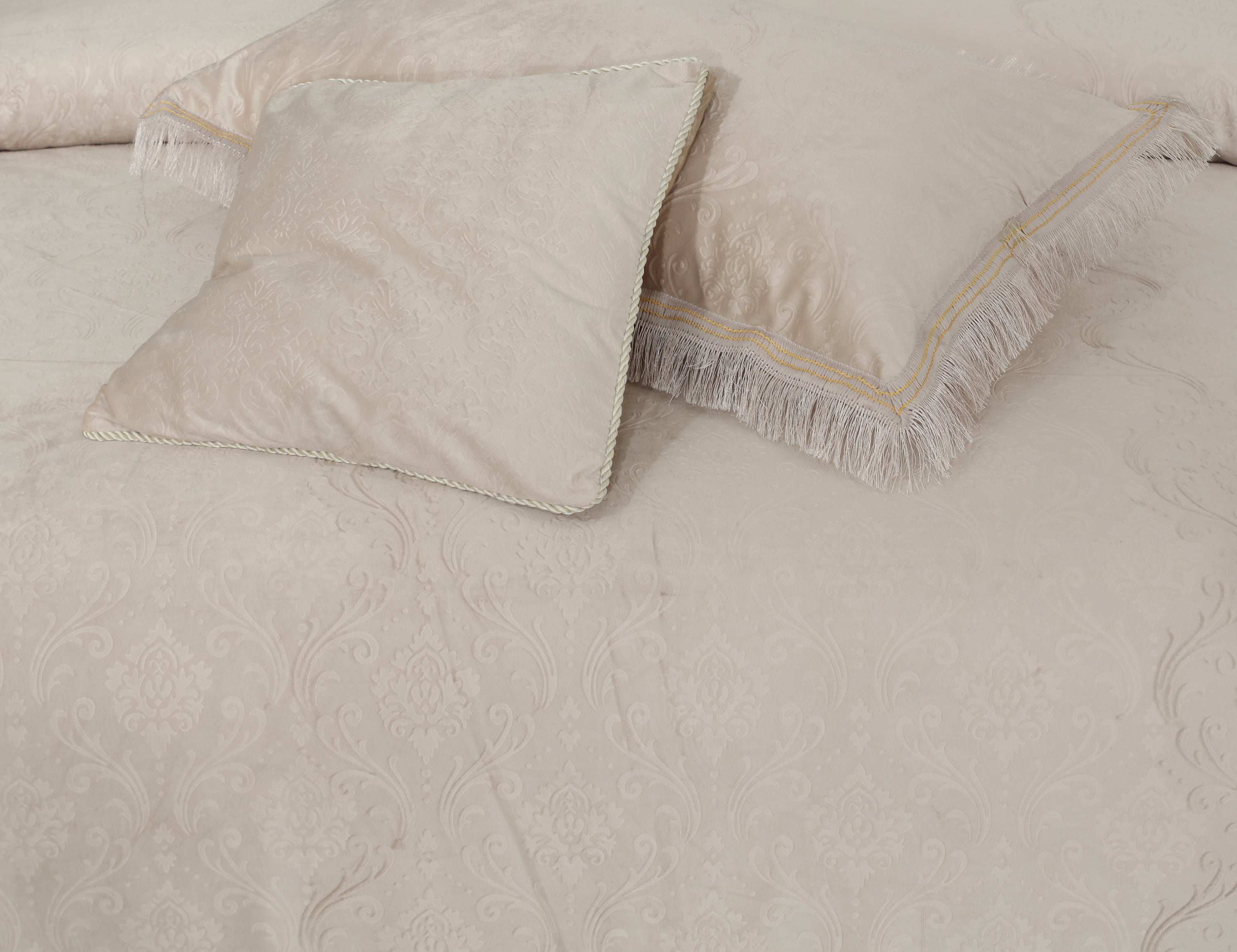 Embossed Heavy Velvet Bed Sheet Set 4 Pcs Design #558