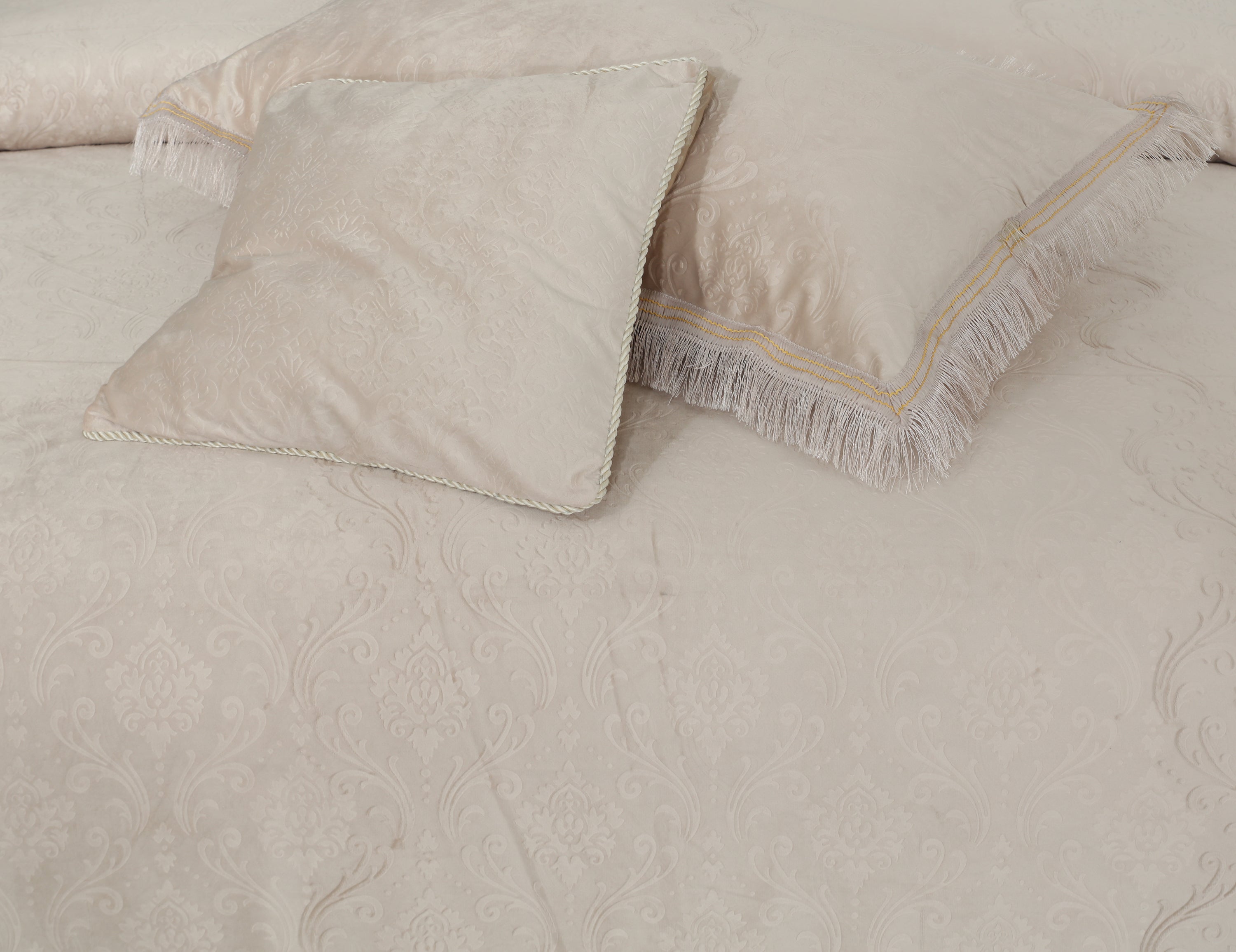 Embossed Heavy Velvet Bed Sheet Set 4 Pcs Design #558